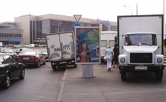 Фото рекламної площини за адресою Вул. Гончара, 96 / Пл. Перемоги ("Сільпо")