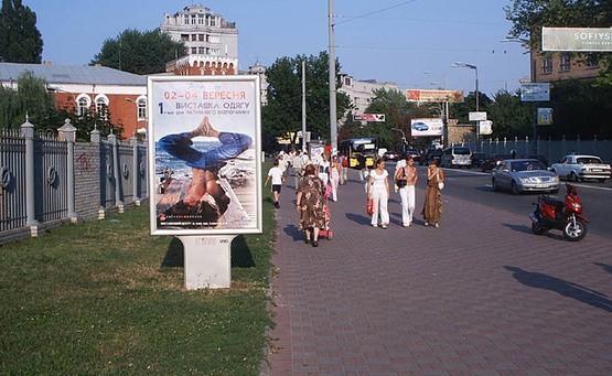 Фото рекламной плоскости по адресу Вул. Грушевського, 9 (біля Зупинки)