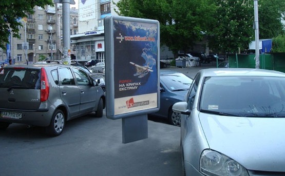 Фото рекламной плоскости по адресу Вул. Жилянська, 3/53 / Театр Оперети