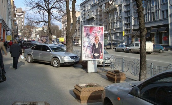 Фото рекламної площини за адресою Вул. Комінтерну, 16 / Вул. Саксаганського ("Капро")