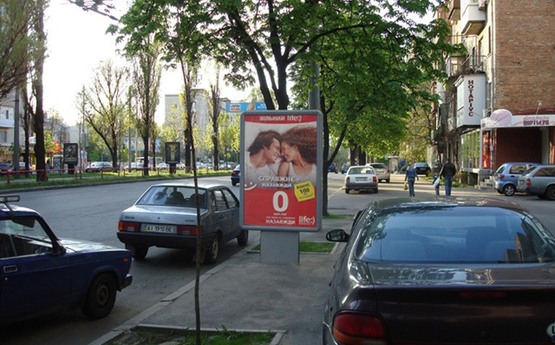 Фото рекламной плоскости по адресу Б-р. Лесі Українки, 15 ("Олеся")