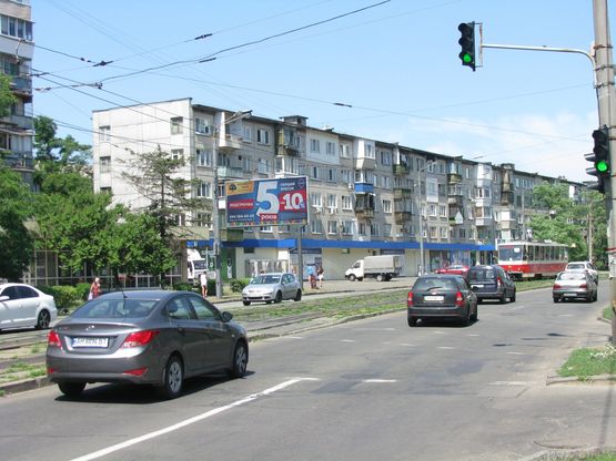 Фото рекламної площини за адресою Курнатовського вул., 9  поруч з АТБ