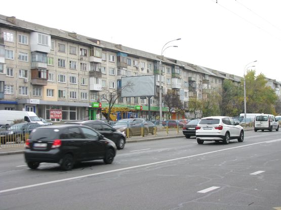 Фото рекламної площини за адресою Перова бул., 44 у напрямку пр. Броварський