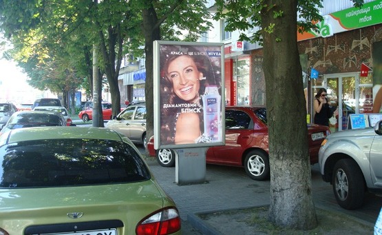 Фото рекламної площини за адресою Б-р. Лесі Українки, 24 (магазин Меблів, "Марокана")