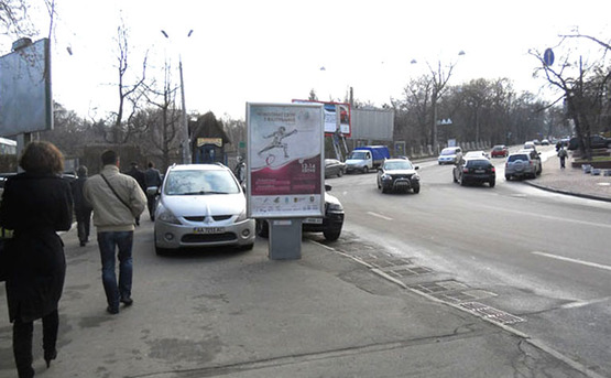 Фото рекламной плоскости по адресу Вул. Льва Толстого, 16 / Вул. Вєтрова, 1