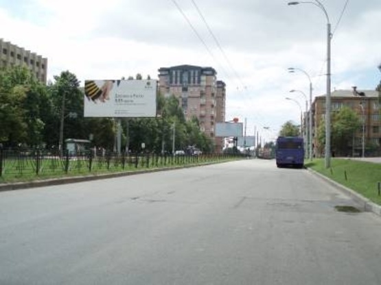 Фото рекламной плоскости по адресу Народного ополчения (разделитель)