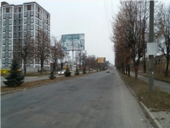 Фото рекламной плоскости по адресу вул. Єршова,11, розділова смуга (ТЦ Глобус, в напрямку до автобазару))