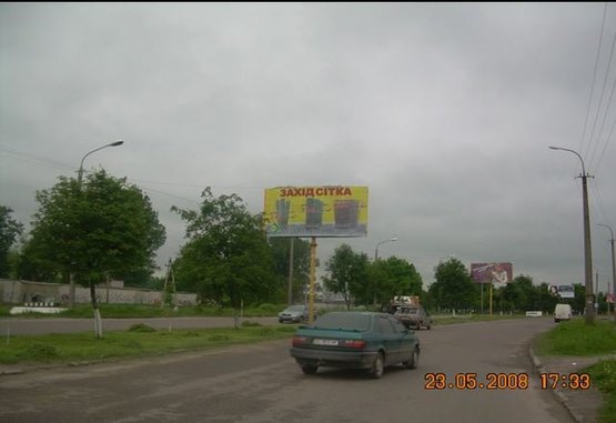 Фото рекламной плоскости по адресу Карпенка Карого, №1(розподільча смуга, район ресторану Срібні Лелеки, автоконцерну Мітцубісі)