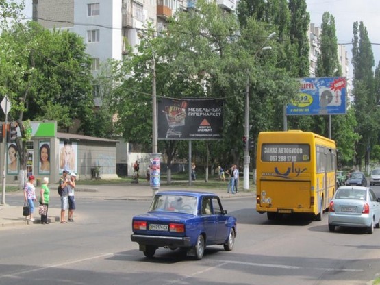 Фото рекламной плоскости по адресу ул.Гайдара-ул.Генерала Петрова 26 (в центр)