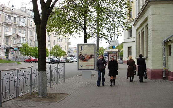 Фото рекламної площини за адресою Вул. Суворова, 1 / Пл. Слави