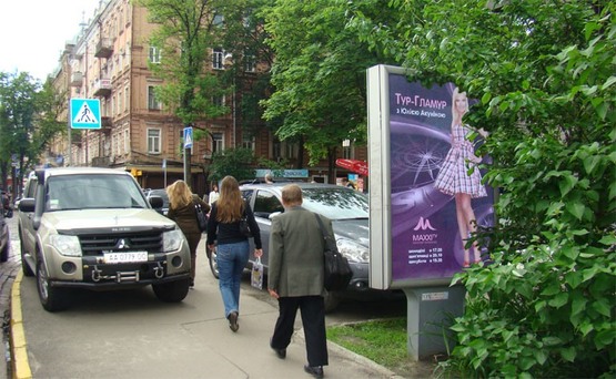 Фото рекламной плоскости по адресу Вул. Б. Хмельницького, 37/2 / Вул. Пирогова