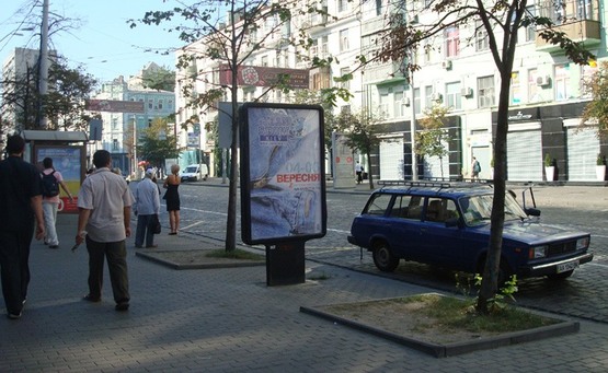 Фото рекламной плоскости по адресу Вул. Червоноармійська, 63 ("Тралі-Валі")