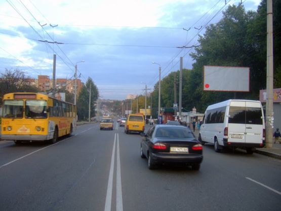 Фото рекламної площини за адресою Львівське шосе (районна лікарня). неподалік: міні ринок, багатоповерхова забудова, JСauto, супермаркет (в центр, на ринки)