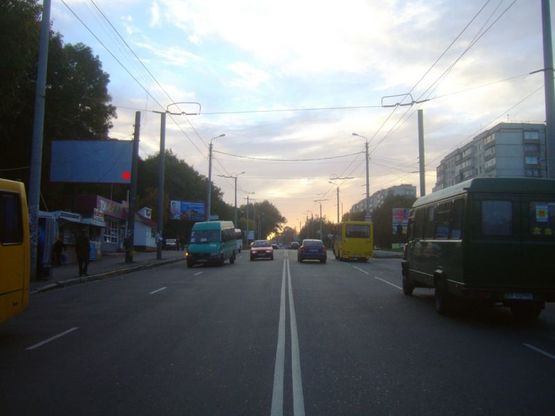 Фото рекламной плоскости по адресу Львівське шосе (районна лікарня). неподалік: міні ринок, багатоповерхова забудова, JСauto, супермаркет (від центру)
