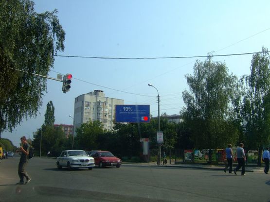 Фото рекламной плоскости по адресу вул.Прибузька біля нового мосту на "Эпицентр". неподалік: "Епіцентр", супермаркет "Таврія В", "Сільпо", ТРЦ "Оазис", центральний ринок, елітна забудова "Набережний квартал", "Атлант" (центр)