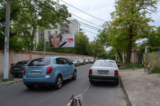 Фото рекламної площини за адресою ул. Тенистая, 16