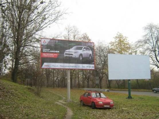 Фото рекламної площини за адресою перехрестя Глушець-Бринського (виїзд до Київського майдану )