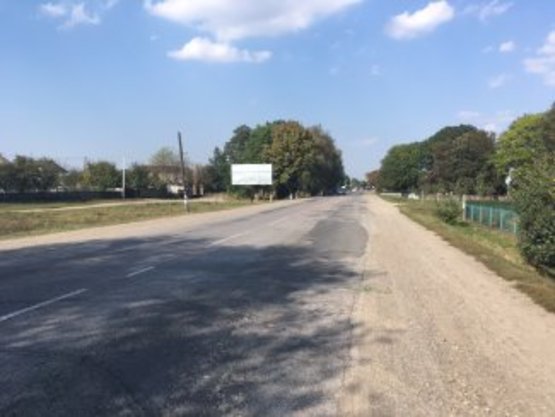 Фото рекламной плоскости по адресу Черніїв траса Івано-Франківськ-Буковель №7