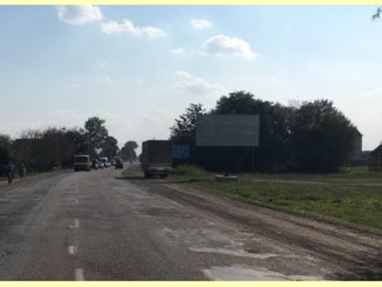 Фото рекламной плоскости по адресу Черніїв траса Івано-Франківськ-Буковель №8