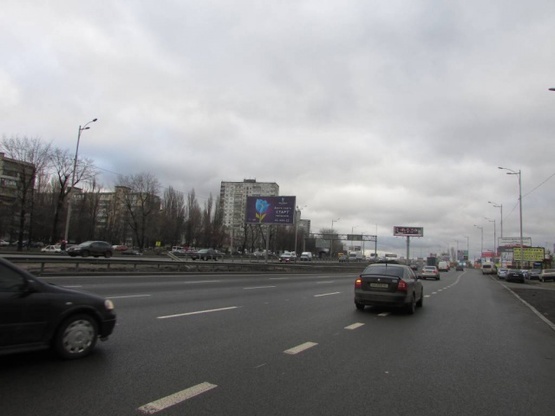 Фото рекламной плоскости по адресу Окружная дорога, разделитель / напротив ул.Зодчих, 36 по ходу к Жулянскому путепроводу