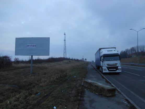 Фото рекламной плоскости по адресу М-09 Тернопіль-Львів-Рава-Руська, км 184+121   праворуч