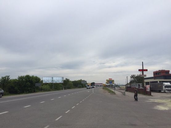 Фото рекламної площини за адресою Київ-Чоп, км 552+500, Арена Львів, гот.Катерина, праворуч