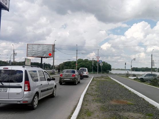 Фото рекламної площини за адресою перехрестя вул.М.Рибалка - "нова дорога". неподалік: ТРЦ "Оазис", "Епіцентр" (центр)