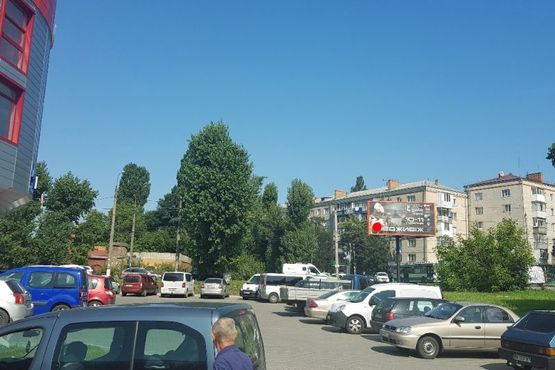 Фото рекламної площини за адресою вул.Зарічанська - Старокостянтинівське шосе. неподалік: АЗС "ОККО", ТЦ "Комфорт", не продовольчий ринок, новий житловий масив, Спорт-Ленд, автосалон "Форд", "Ауди", "Рено", цілодобове "Сільпо" (парковка ТЦ)