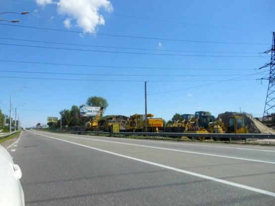 Фото рекламной плоскости по адресу Траса "Київ-Іванків-Овруч", Р-02 км 20+ 600 право, с. Нові Петрівці,  перед поворотом на комплекс "Межигір'я"