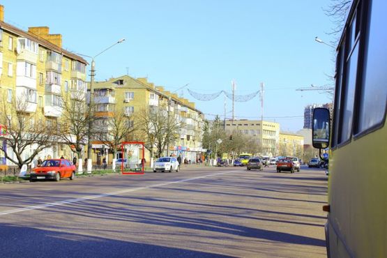 Фото рекламной плоскости по адресу вул. Київський Шлях, 73, поблизу "Приват банк"
