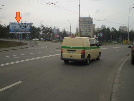 Фото рекламної площини за адресою ул. Андрея Малышка, 1(В) Метро "Дарница"