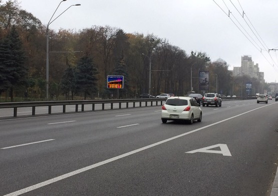 Фото рекламной плоскости по адресу просп. Победы 32 (напротив), в стотону ст.метро Шулявка