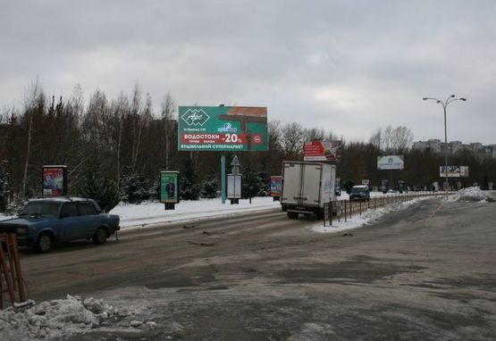 Фото рекламної площини за адресою вул.Зарічанська, 11/4, навпроти заїзду/виїзду до гіпермаркетів «ТАВРІЯ В», «Епіцентр»