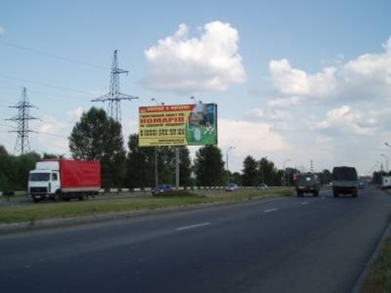 Фото рекламной плоскости по адресу Богатырская ул.,  разделитель / 170 м по ходу к Петровке от моста по ул.Добрынинская (из Вышгорода)