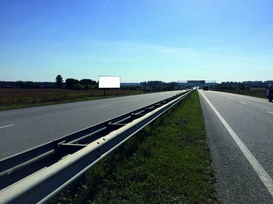 Фото рекламної площини за адресою Киев-Житомир (готельный комплекс Вояж)