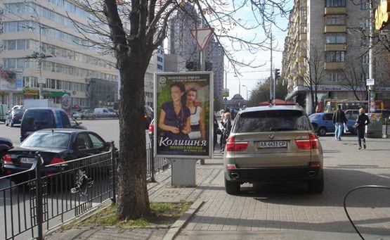 Фото рекламной плоскости по адресу Вул. Кутузова, 16 / Б-р Л. Українки ("Антошка")