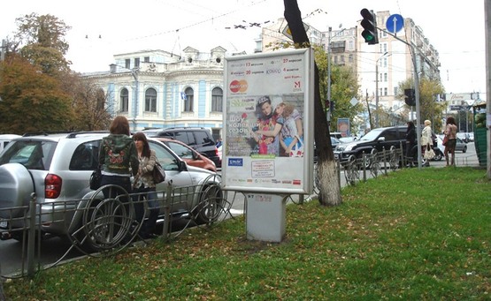Фото рекламной плоскости по адресу Вул. Льва Толстого, 10 ("ДЦ","Тарас", "Конкорд")