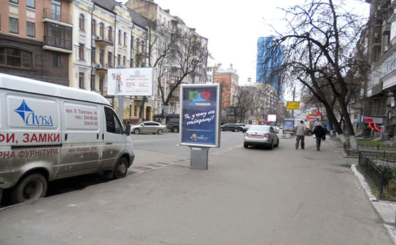 Фото рекламної площини за адресою Вул. Льва Толстого, 16 / Вул. Вєтрова, 1