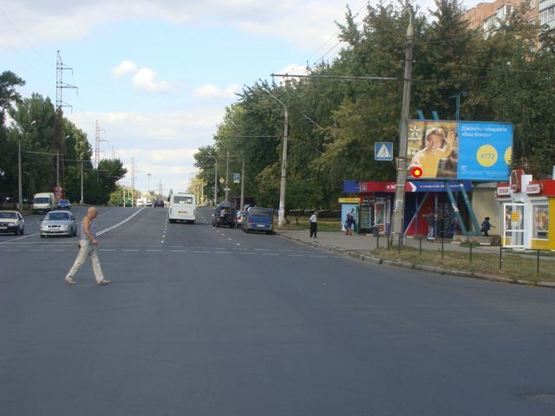 Фото рекламной плоскости по адресу Зіньківська вул. та Заячого пров. (на розі)