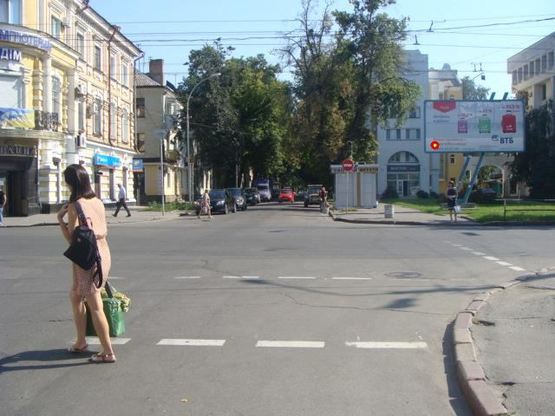 Фото рекламної площини за адресою Небесної Сотні вул. (Леніна),15