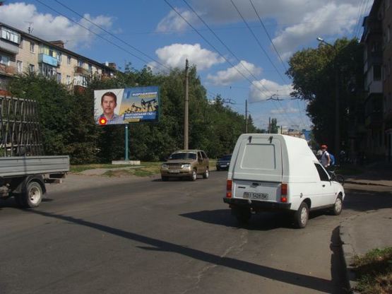 Фото рекламної площини за адресою Халтуріна вул., 4