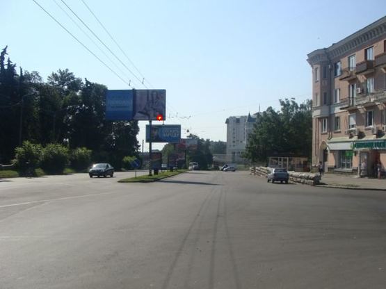 Фото рекламной плоскости по адресу Небесної Сотні вул. (Леніна) (разп.смуга) (із центру)