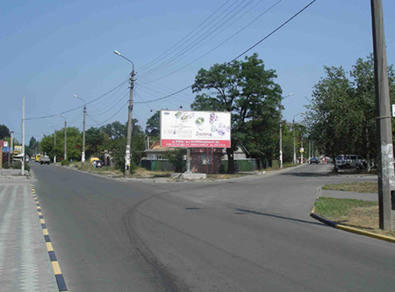 Фото рекламной плоскости по адресу район вокзала, ул. Антонова (Ленинградская), возле супермаркета "Фуршет"
