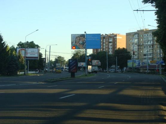 Фото рекламной плоскости по адресу Європейська вул. (Фрунзе),97(розд.смуга) (із центру)