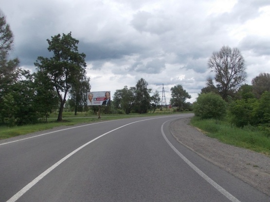 Фото рекламної площини за адресою ст. Б м. Яворів (вїзд з траси Львів - Краковець М-10 у м. Яворів)