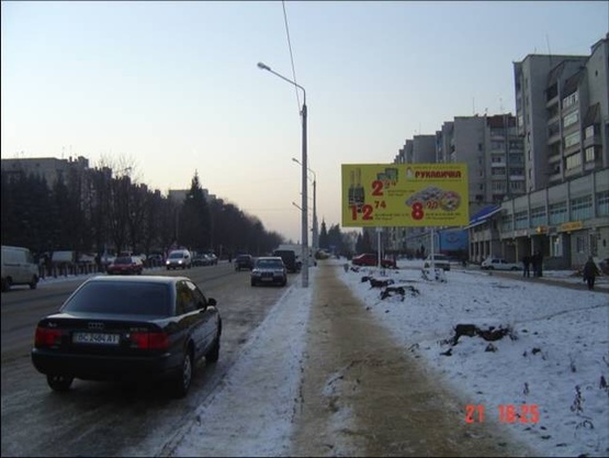 Фото рекламної площини за адресою вул. Ст. Бандери (навпроти магазину “Вікна Двері”)