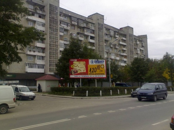 Фото рекламной плоскости по адресу вул. Івана Франка (навпроти Ощадбанку)