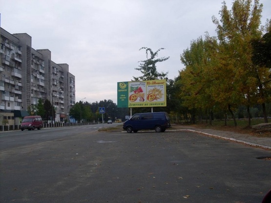 Фото рекламной плоскости по адресу вул. 50-тя УПА (навпроти магазину “Бібліос”)