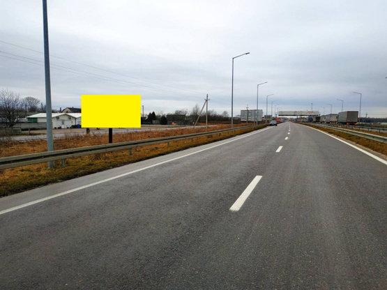 Фото рекламної площини за адресою Таможня, на респ. Польша, 800м. до поста, трасса Львов - Краковец (М-10), очередь грузовиков не закрывает обзор борда!