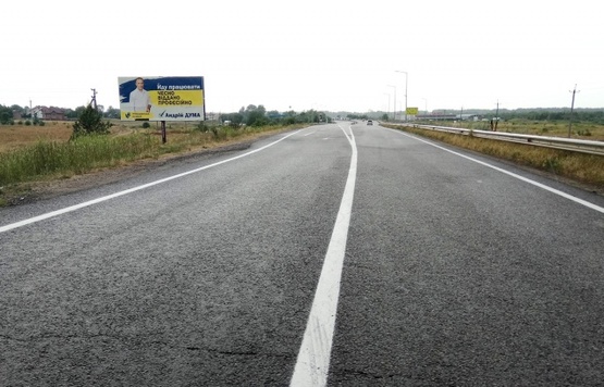 Фото рекламної площини за адресою таможня, на Польшу, 1500м. до поста, трасса Львов - Краковец (М-10)